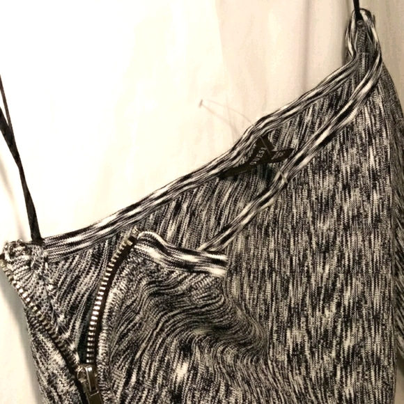 GUESS ONE SLEEVE CROP TOP - Picture 3 of 5